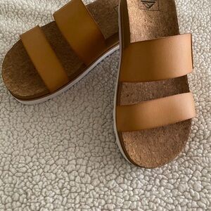 NEVER WORN Reef Vista Hi Sandals, size 7